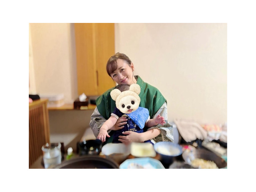 小松彩夏、生後6ヶ月の息子と初の“子連れ温泉旅行”へ！親子2SHOTに反響「かわいい」「幸せですね」