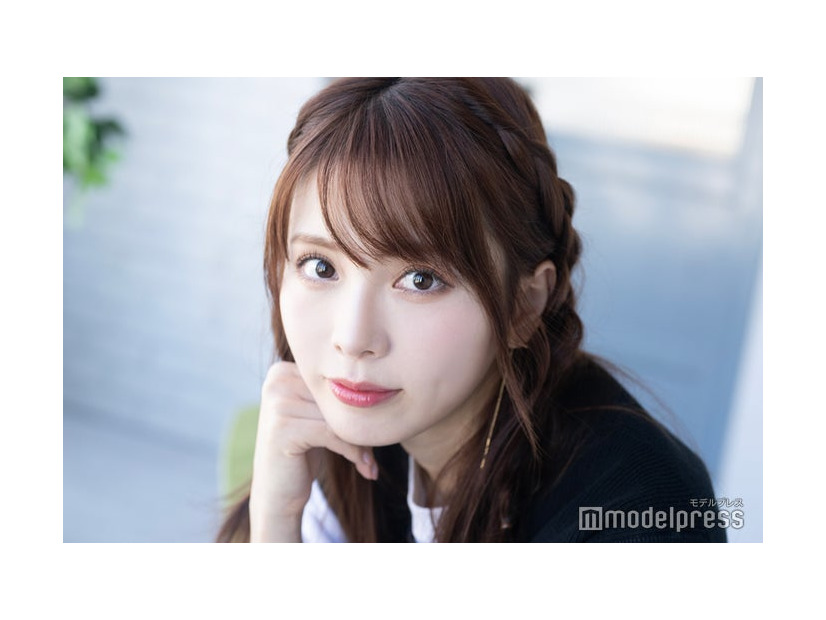 ロングの西村歩乃果（C）モデルプレス