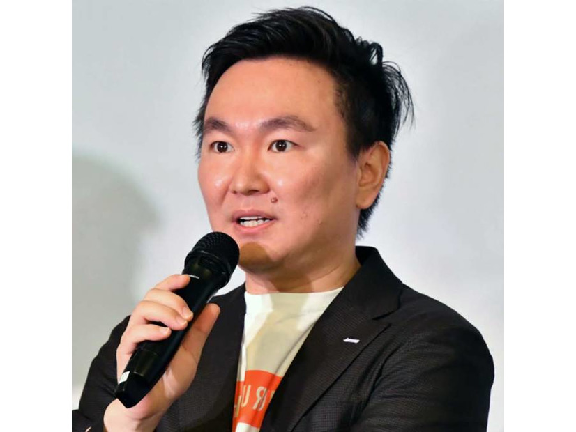 かまいたち山内、夏休みに家族旅行！息子抱っこSHOTにファンほっこり「優しいお父さん」「幸せいっぱい」