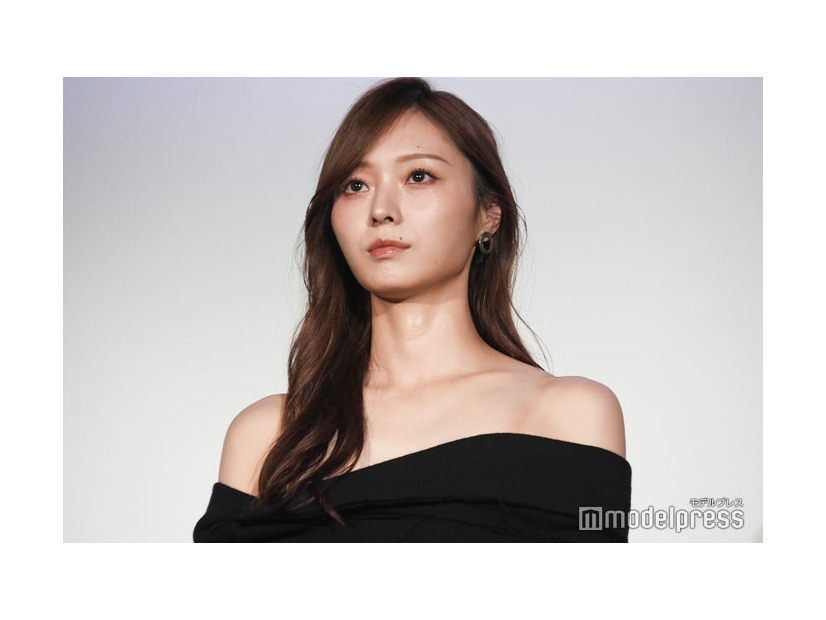「九龍ジェネリックロマンス」初日舞台挨拶に出席した梅澤美波（C）モデルプレス