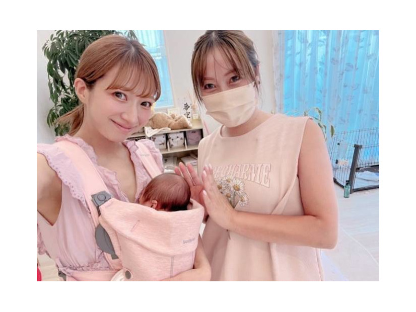 第5子出産の辻希美、抱っこ紐の使い心地に感動！次女らとの笑顔SHOT公開「早速使ってみた」
