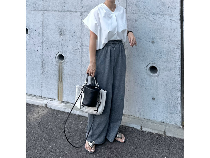 抜け感ときちんと感を両立。大人のリラクシーコーデ【40代の毎日コーデ】