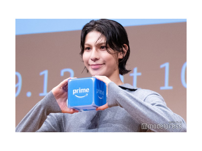 Prime Videoボックスを気に入った様子のラウール（C）モデルプレス