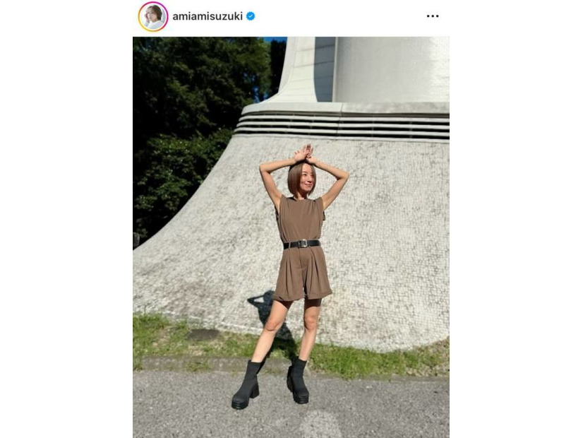 「スタイル良すぎ」鈴木亜美、すらり美脚の私服SHOTに絶賛の声「全然体型変わらないの凄い」