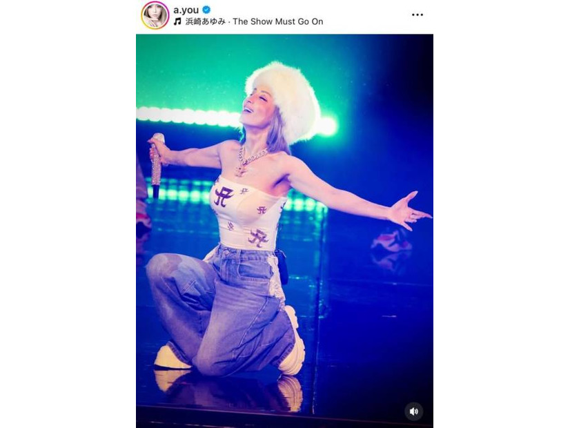 浜崎あゆみ、美デコルテ披露のステージSHOT！アジアツアー後半戦への想いに「気合い最高」「頑張れ！！」の声