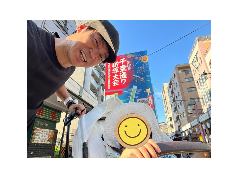東貴博、1歳次女を連れて“八郎じぃじとばぁばのお墓参り”へ「2人とも喜んだだろうね」