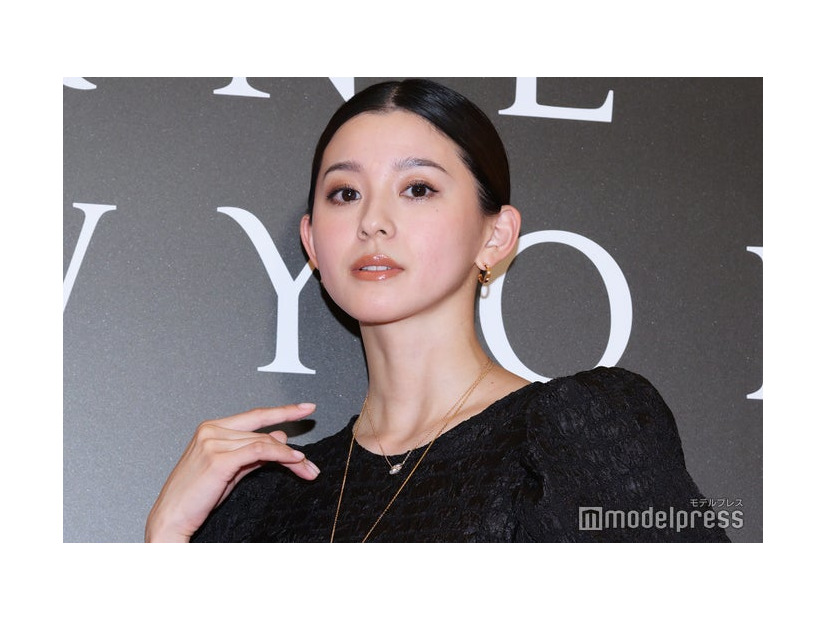 「バーニーズ ニューヨーク銀座本店 リニューアル記念イベント」に出席した朝比奈彩（C）モデルプレス