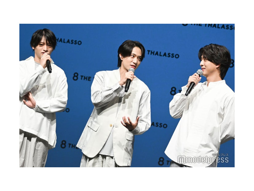 篠塚大輝に向けてかき上げについて弁明する橋本将生／猪俣周杜、橋本将生、寺西拓人（C）モデルプレス