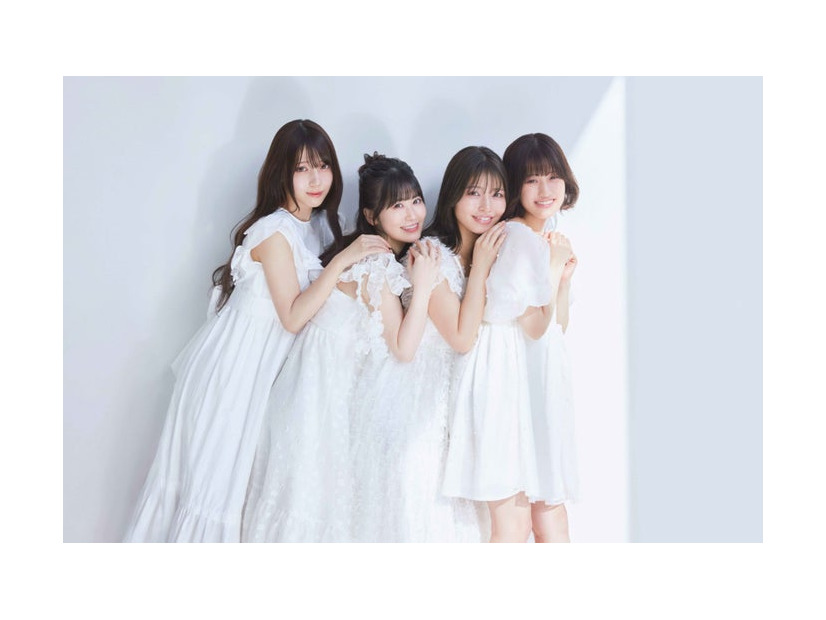 花宮初奈、花井美春、松岡美里、橘杏咲（C）撮影：三宮幹史／「天狼群オフィシャルビジュアルブック 雷轟鳴牙」（講談社／2025年9月24日発売）