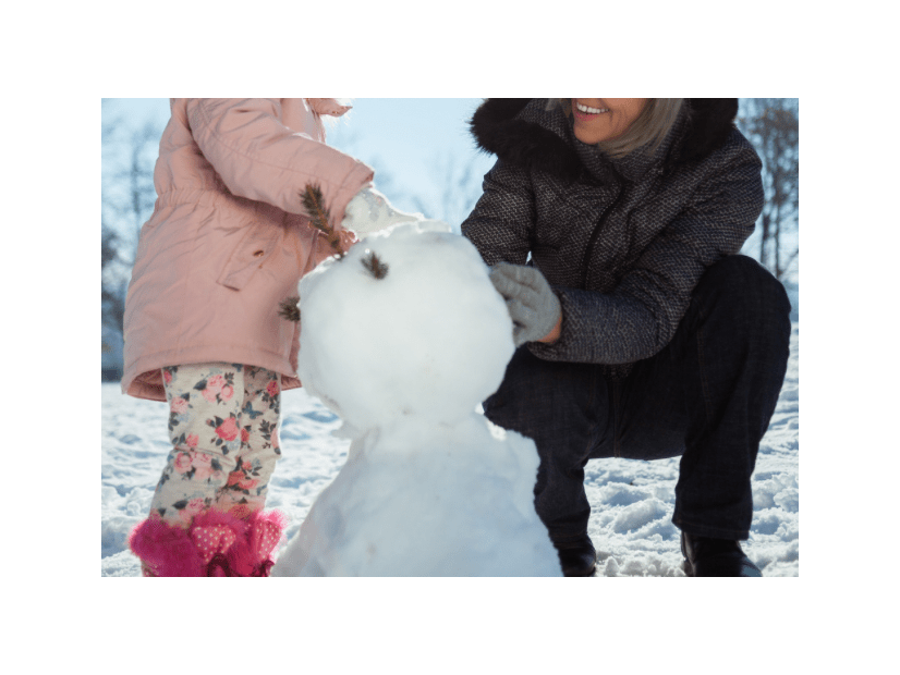 里帰り出産中の私…雪国で娘が祖母と遊ぶと→まさかの“雪だるま”に「ほっこり」