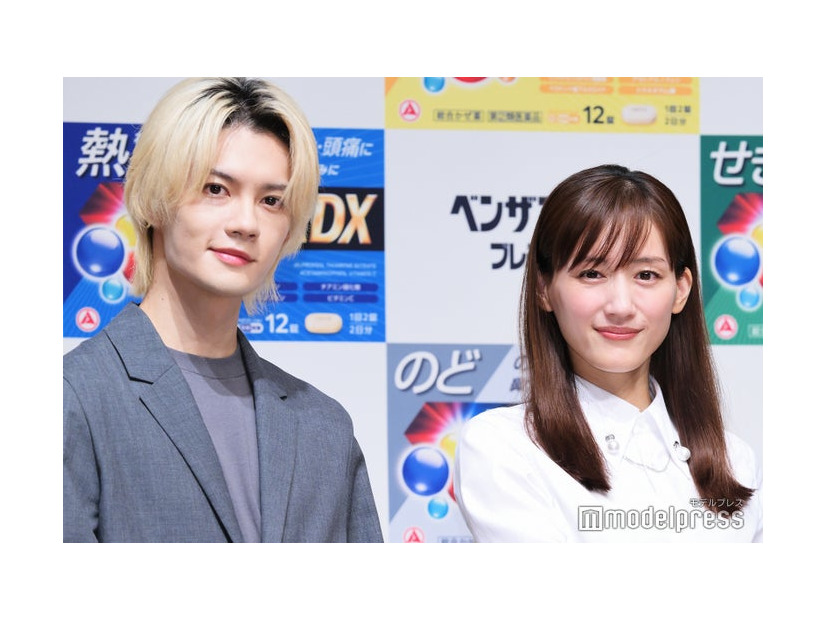 イベントに出席した佐野勇斗、綾瀬はるか（C）モデルプレス