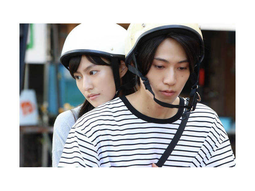 恒松祐里、橋本将生「ひと夏の共犯者」第1話（C）「ひと夏の共犯者」製作委員会