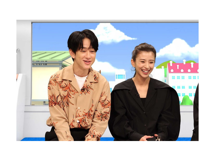横山裕、黒島結菜（C）フジテレビ