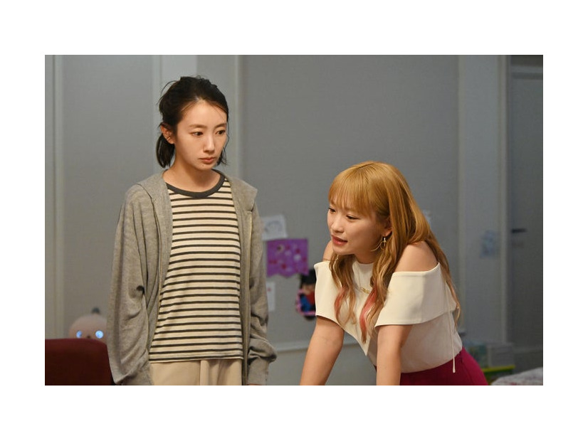波瑠、川栄李奈「フェイクマミー」（C）TBS