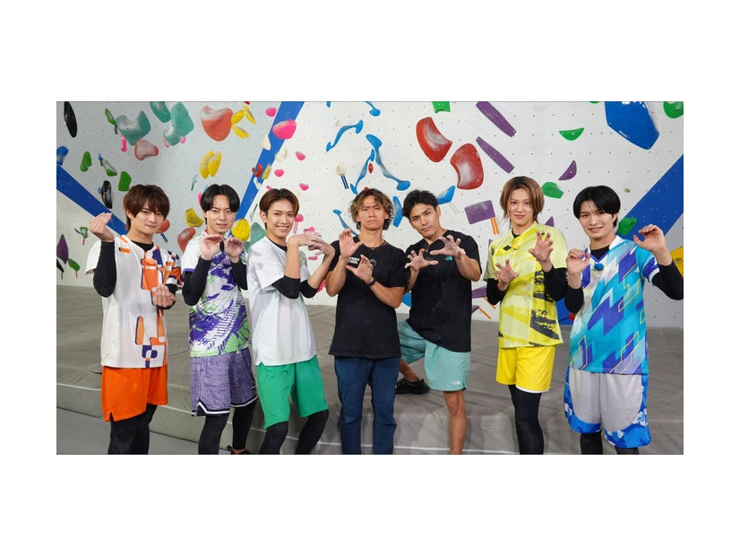 （左から）浮所飛貴、作間龍斗、深田竜生、池田雄大さん、楢崎智亜選手、佐藤龍我、那須雄登（C）BSFUJI