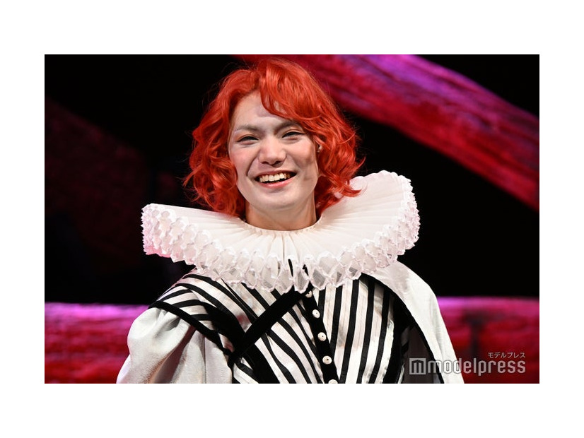 共演者と熱いキスを交わす正門良規（C）モデルプレス