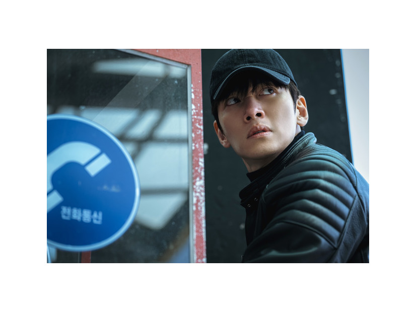 「捏造された都市」(C)2025 Disney and its related entities