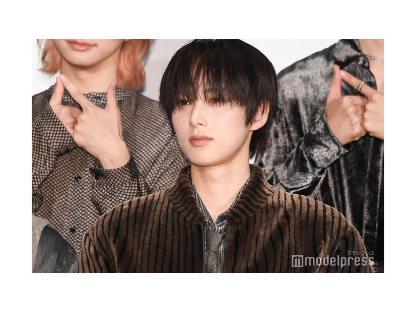 アンニュイなスタイリングの尾崎匠海（C）モデルプレス