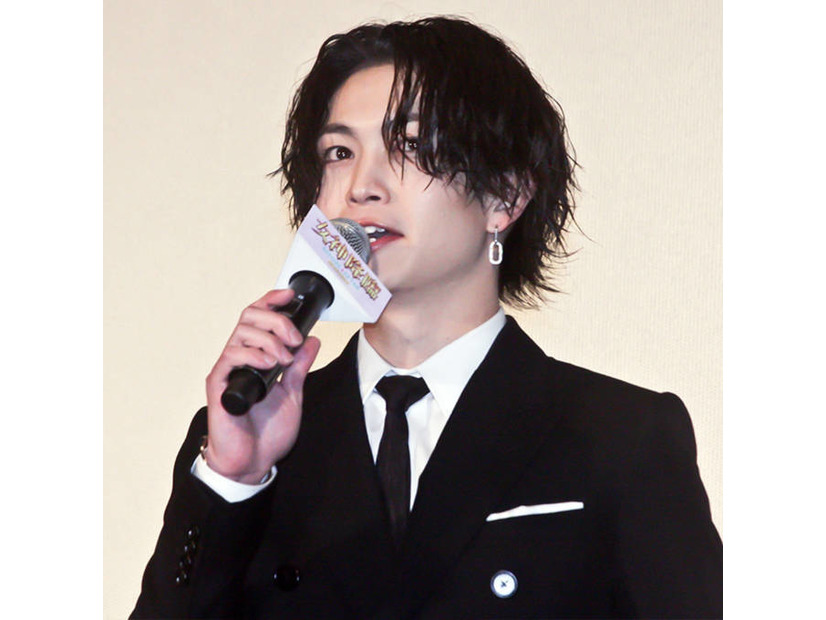 「需要しかない」綱啓永、クールなサングラス×パーカーSHOTに反響「かっこよすぎ」