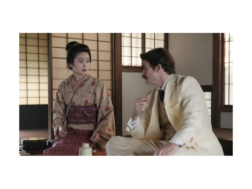 高石あかり、トミー・バストウ「ばけばけ」第32話（C）NHK