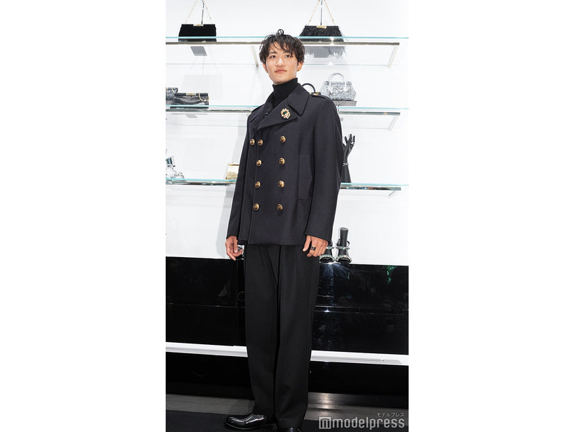 150万超えのアイテムを身をまとい登場した岩本照（C）モデルプレス