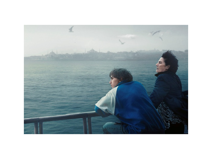 『CROSSING　心の交差点』© 2023 French Quarter Film AB, Adomeit Film ApS, Easy Riders Films, RMV Film AB, Sveriges Television AB