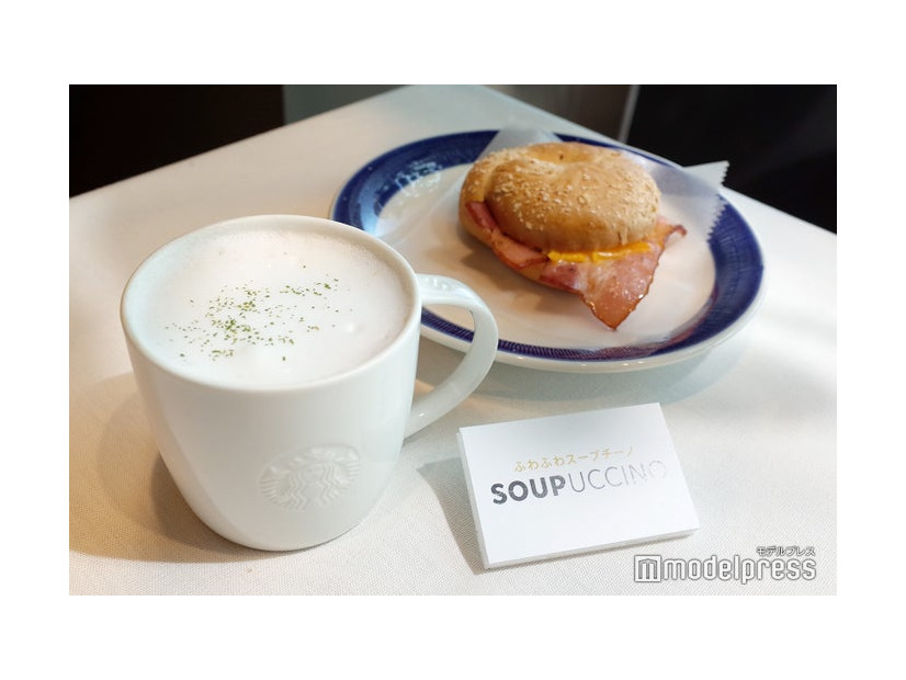 トリュフ スープチーノ、ベーコンエッグチーズ ベーグルサンド（C）モデルプレス