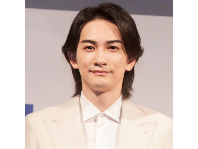 町田啓太、にっこり笑顔の上品コーデSHOTにファンうっとり「なんて可愛いんでしょう」「眩しい」