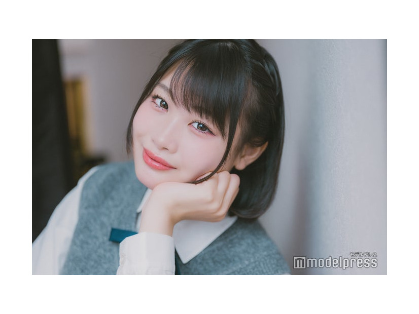 モデルプレスのインタビューに応じた佐藤やよさん（C）モデルプレス