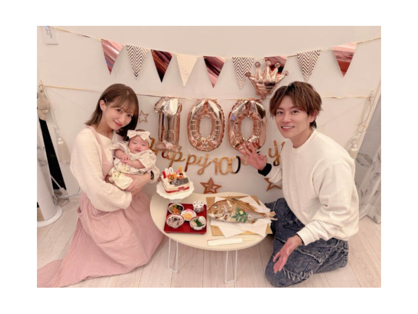 辻希美、杉浦太陽と一緒に次女の百日祝い「毎日沢山の幸せを杉浦家にくれる」「大好きっ」