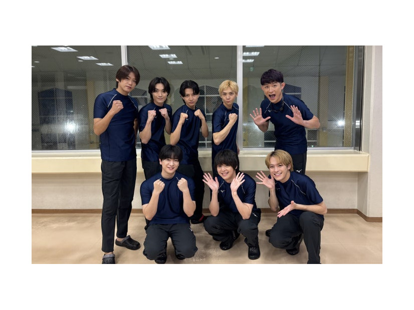 （後列左から）高木雄也、檜山光成、久保廉、松尾龍、松崎祐介（前列左から）知念侑李、有岡大貴、松倉海斗（C）フジテレビ