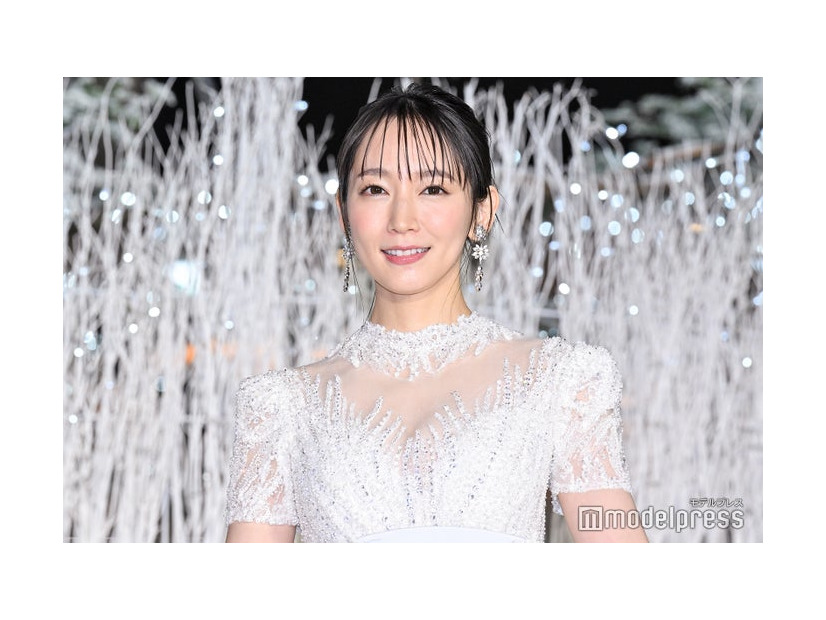 『WHITE KITTE』点灯式に出席した吉岡里帆（C）モデルプレス