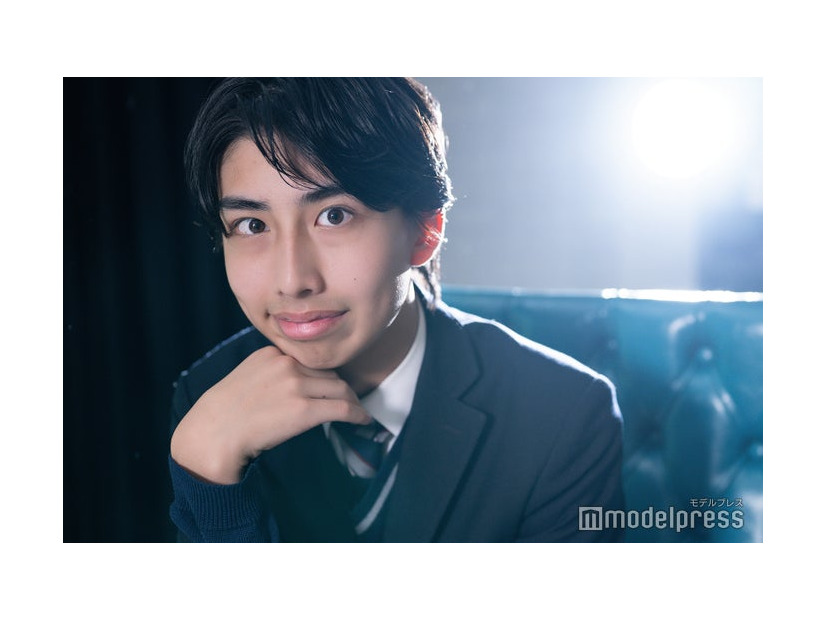 モデルプレスのインタビューに応じた丸山玲央くん（C）モデルプレス