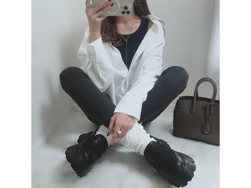 【GU】の神シャツ発見！ゆったりやわらかなドルマンスリーブシャツで作る洗練モノトーンルック【40代の毎日コーデ】