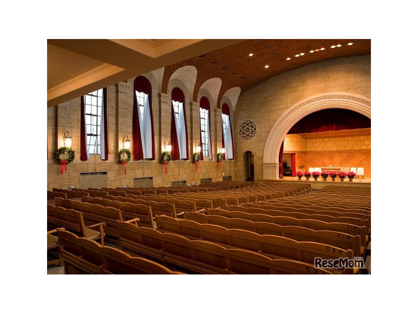 クリスマス礼拝が行われるエミリー・ホワイト・スミス記念講堂