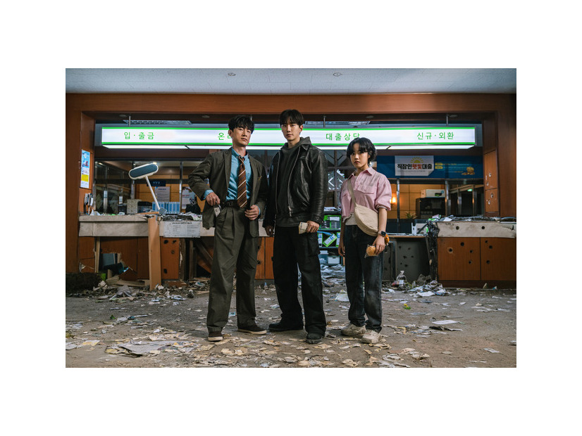 Netflixシリーズ「CASHERO ～ヒーローは現金を持つ～」COMING SOON