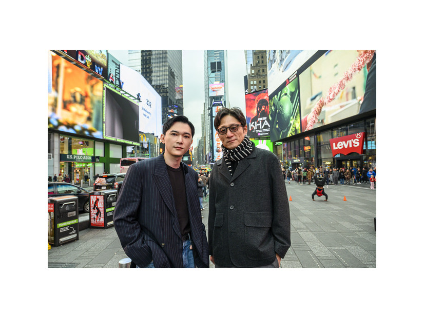 11/22　タイムズスクエア前　『国宝』©吉田修一／朝日新聞出版　©2025映画「国宝」製作委員会