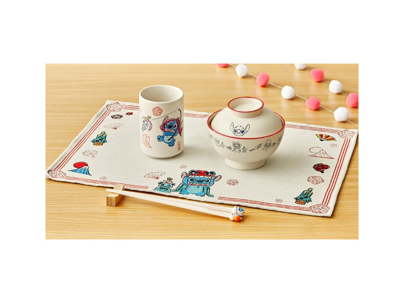 ランチョンマット 2,400円/ 湯のみ 2,200円/ 汁椀 2,500円/お箸 1,600円