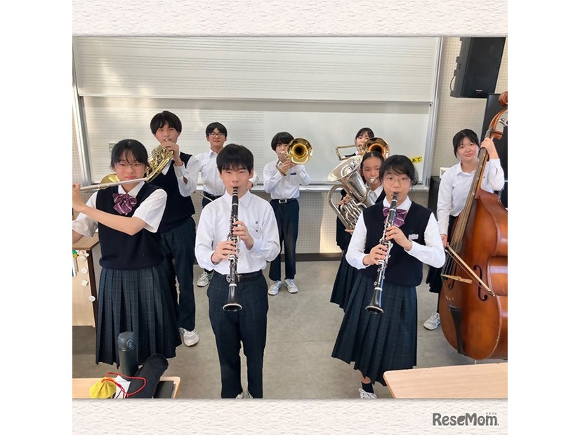 吹奏楽部の生徒たち