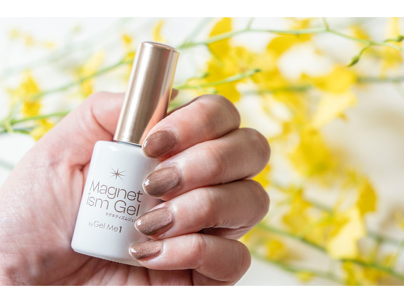 40代の働く女性は試さない理由がない!?トレンドの【セルフマグネットネイル】がコスパもタイパも仕上がりも想像以上だった件。