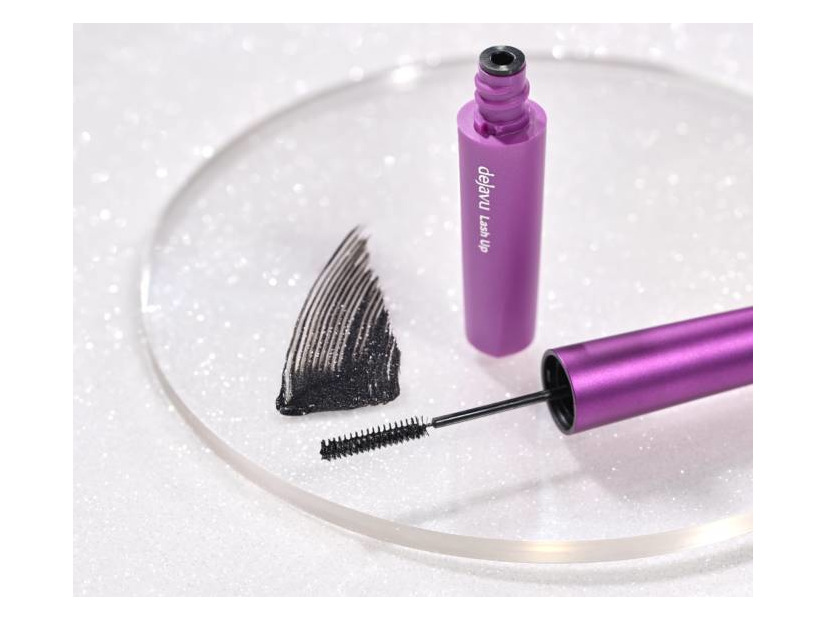 デジャヴュ「塗るつけまつげ」自まつげ際立てタイプから、冬限定色「スパークルブラック」登場