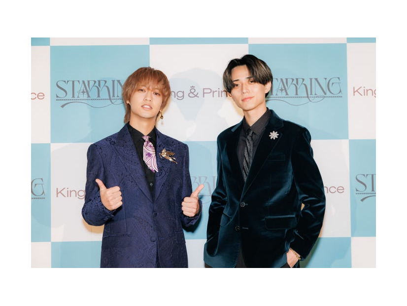 囲み取材に応じたKing ＆ Prince／高橋海人、永瀬廉（提供写真）