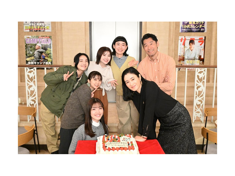 仁村紗和、上白石萌歌、佐々木美玲、宮澤エマ、佐々木史帆、平山祐介、小雪（C）日本テレビ