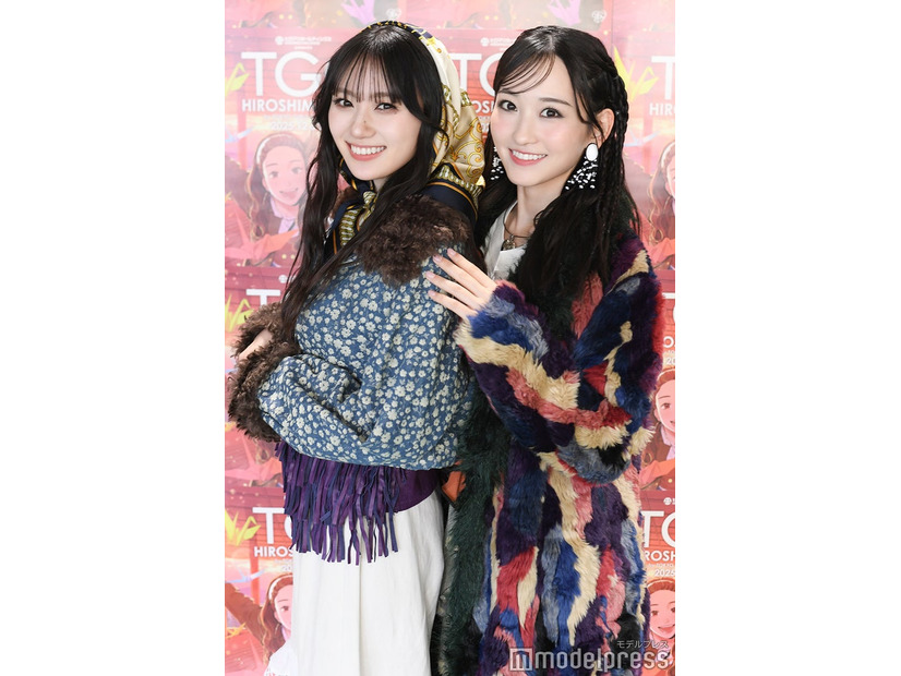 TGC初出演！舞台裏でインタビューに応じた乃木坂46川崎桜＆一ノ瀬美空（C）モデルプレス