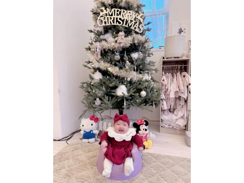 「可愛い」辻希美、生後4ヶ月次女がクリスマス風におめかしした姿にメロメロ「写真撮影しました」