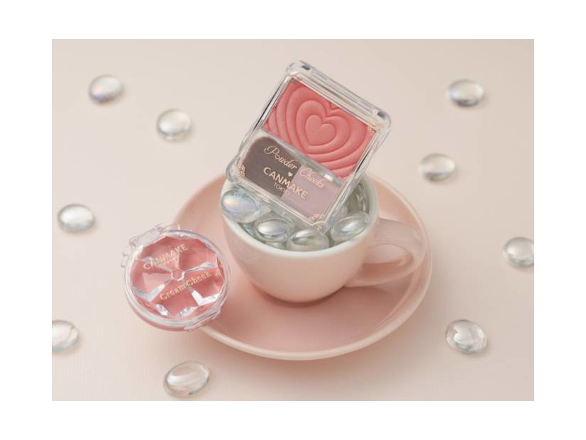 CANMAKE、人気のハート柄チーク「パウダーチークス」から新色登場！