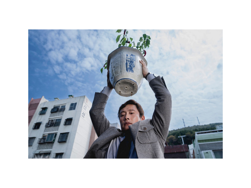 『しあわせな選択』2025 CJ ENM Co., Ltd., MOHO FILM ALL RIGHTS RESERVED