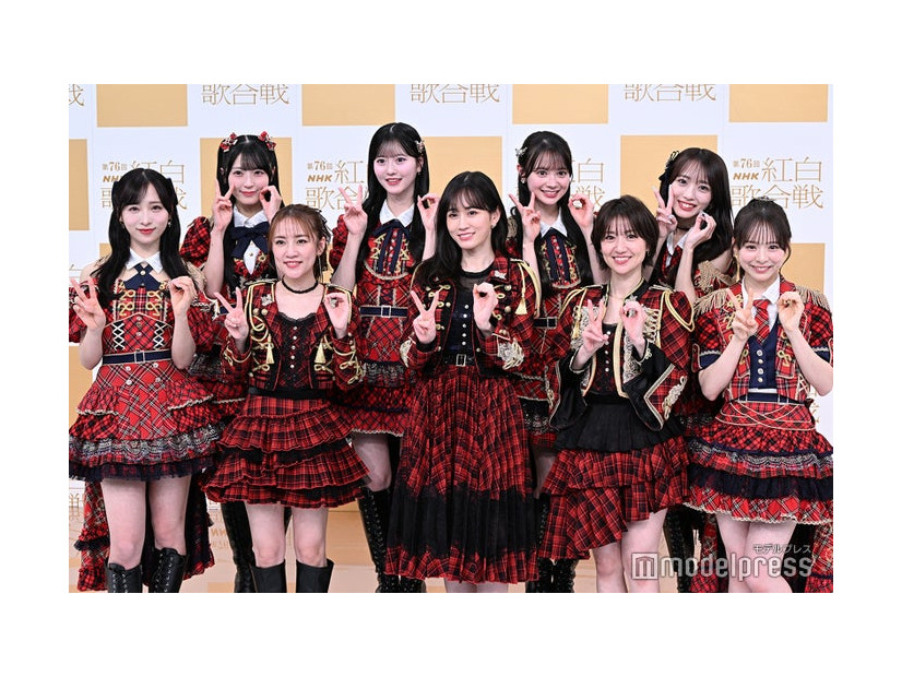 「第76回NHK紅白歌合戦」音合わせ・取材会に出席したAKB48／（後列左から）佐藤綺星、八木愛月、伊藤百花、向井地美音（前列左から）小栗有以、高橋みなみ、前田敦子、大島優子、倉野尾成美（C）モデルプレス