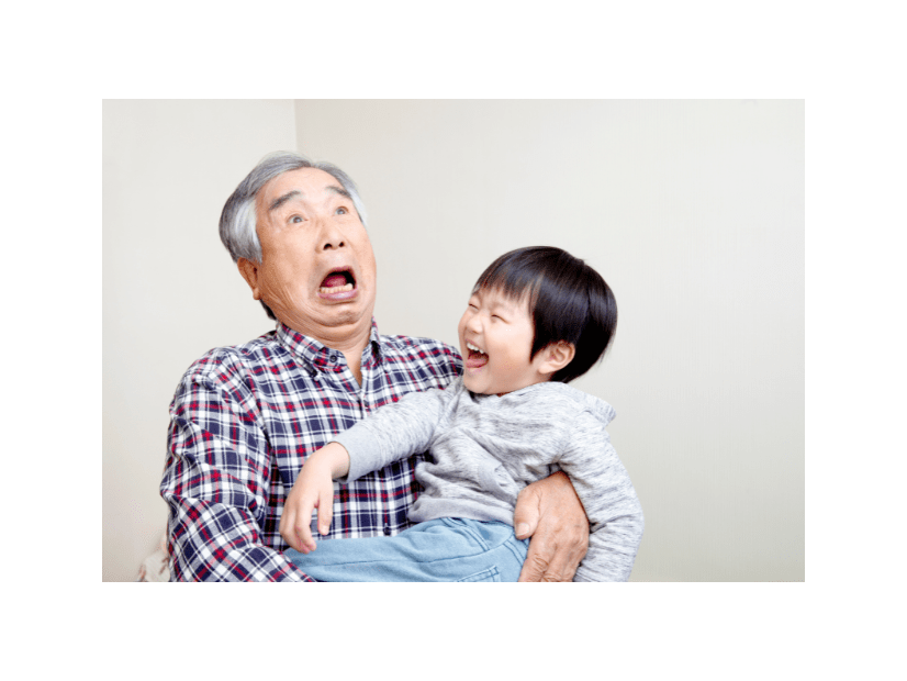 初孫を溺愛する祖父　孫が”左手”で字を書くと…⇒祖父は目を輝かし「大はしゃぎ」「楽しそう」