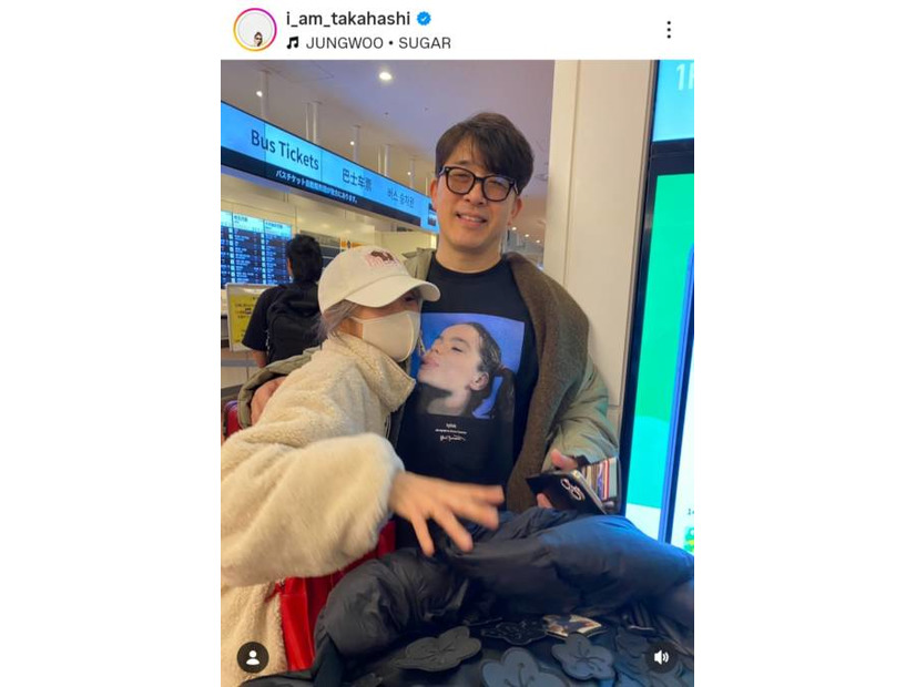 高橋愛、夫・あべこうじにギュッ！おしどり夫婦SHOTに反響「ラブラブ」「めちゃくちゃ可愛い」